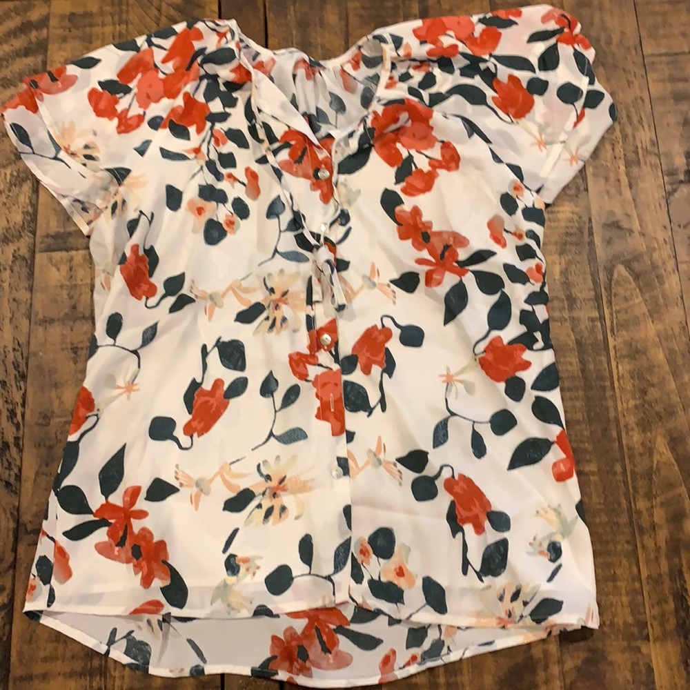 Floral flutter sleeve blouse